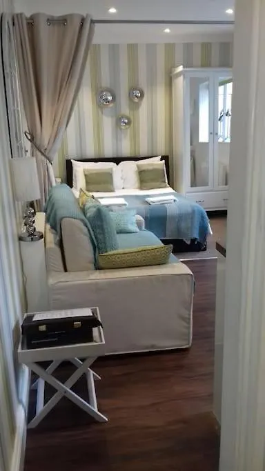 Between Piers, The Stylish Studio Flat In Cannon Place 브라이턴 0*,  영국