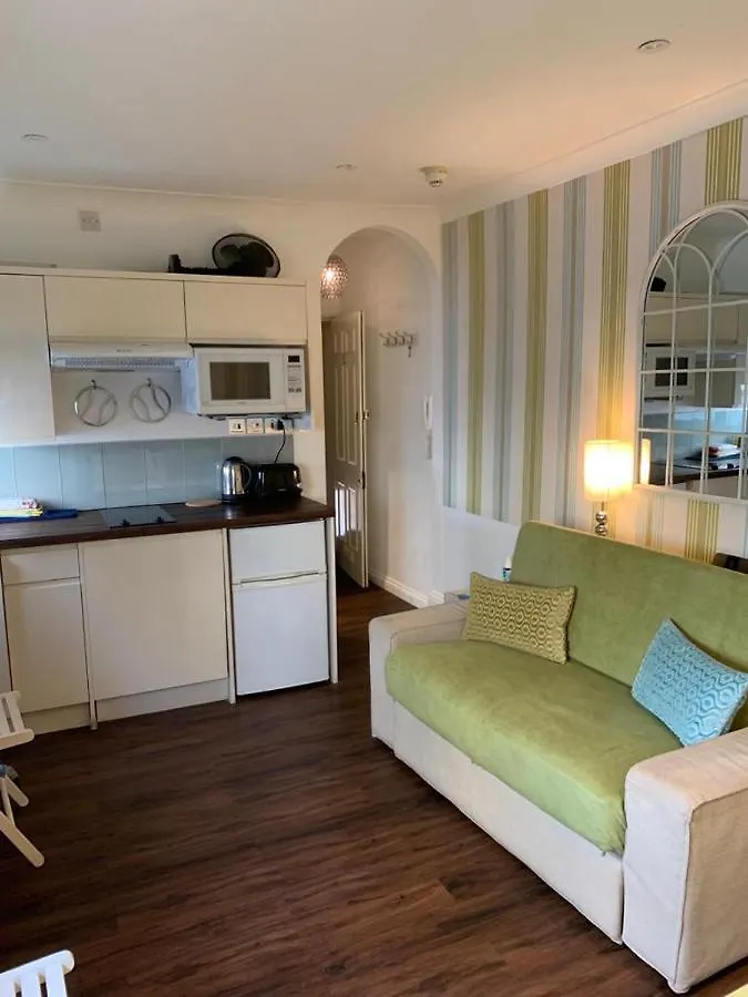 아파트 Between Piers, The Stylish Studio Flat In Cannon Place 브라이턴